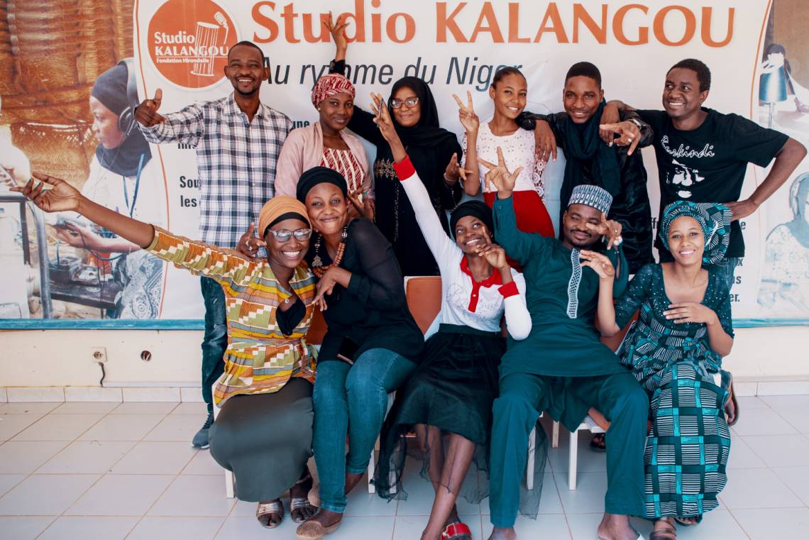 Une partie de la rédaction de Studio Kalangou au Niger, et notamment de l&#039;équipe en charge des nouvelles émissions jeunes.