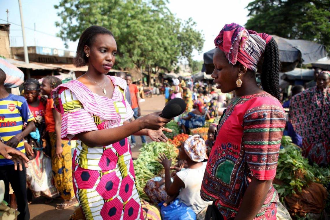 A Studio Tamani journalist reporting in a market in Bamako.