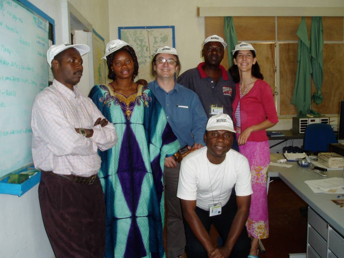 Jennifer Bakody with Radio Okapi journalists in Kindu and Yves Renard, Radio Okapi Editor in chief, in 2004.