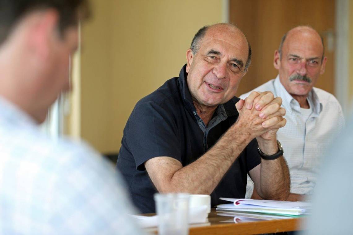 François Sergent (au centre), lors d&#039;une réunion éditoriale à la Fondation Hirondelle, en 2016.