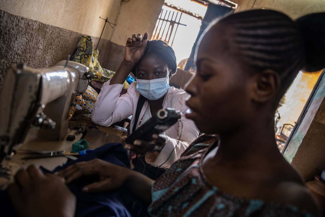 A Studio Yafa journalist interviews a trainee seamstress in Ouagadougou, Burkina Faso, January 2021.