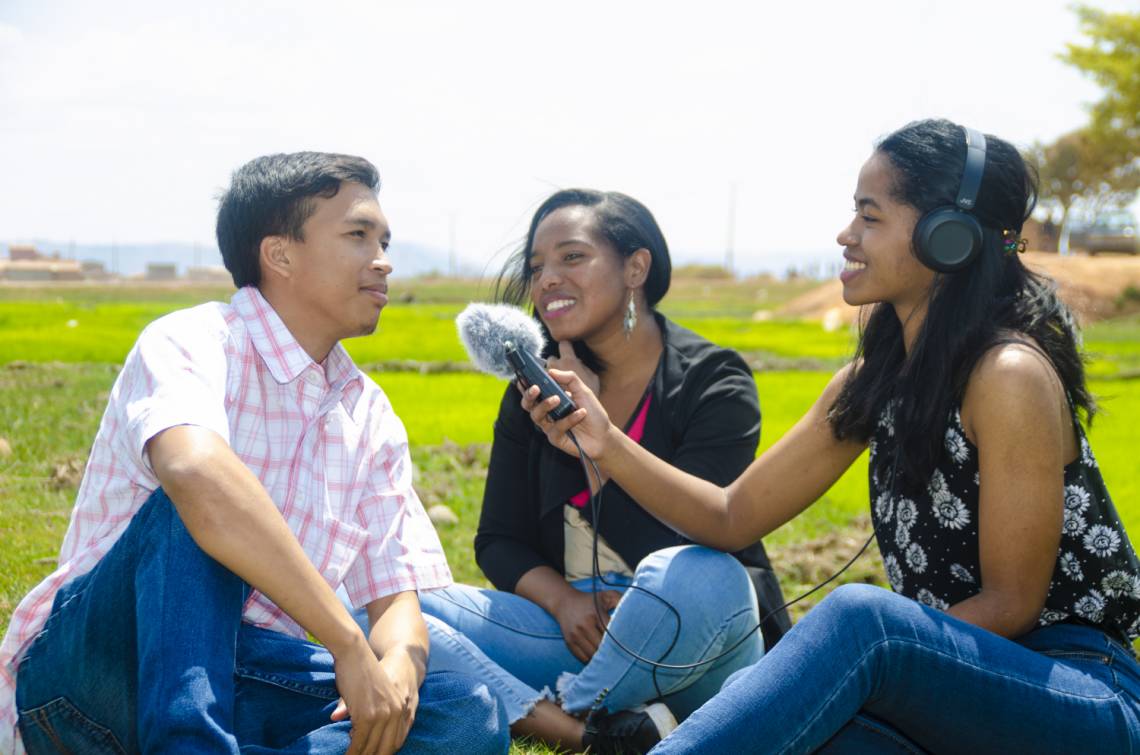 Des journalistes de l&#039;équipe de Studio Sifaka à Antananarivo, capitale de Madagascar.