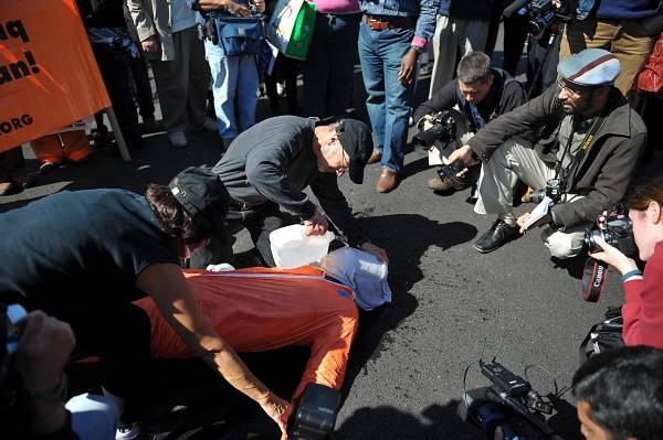  Demonstration in front of the White House against torture, especially waterboarding.