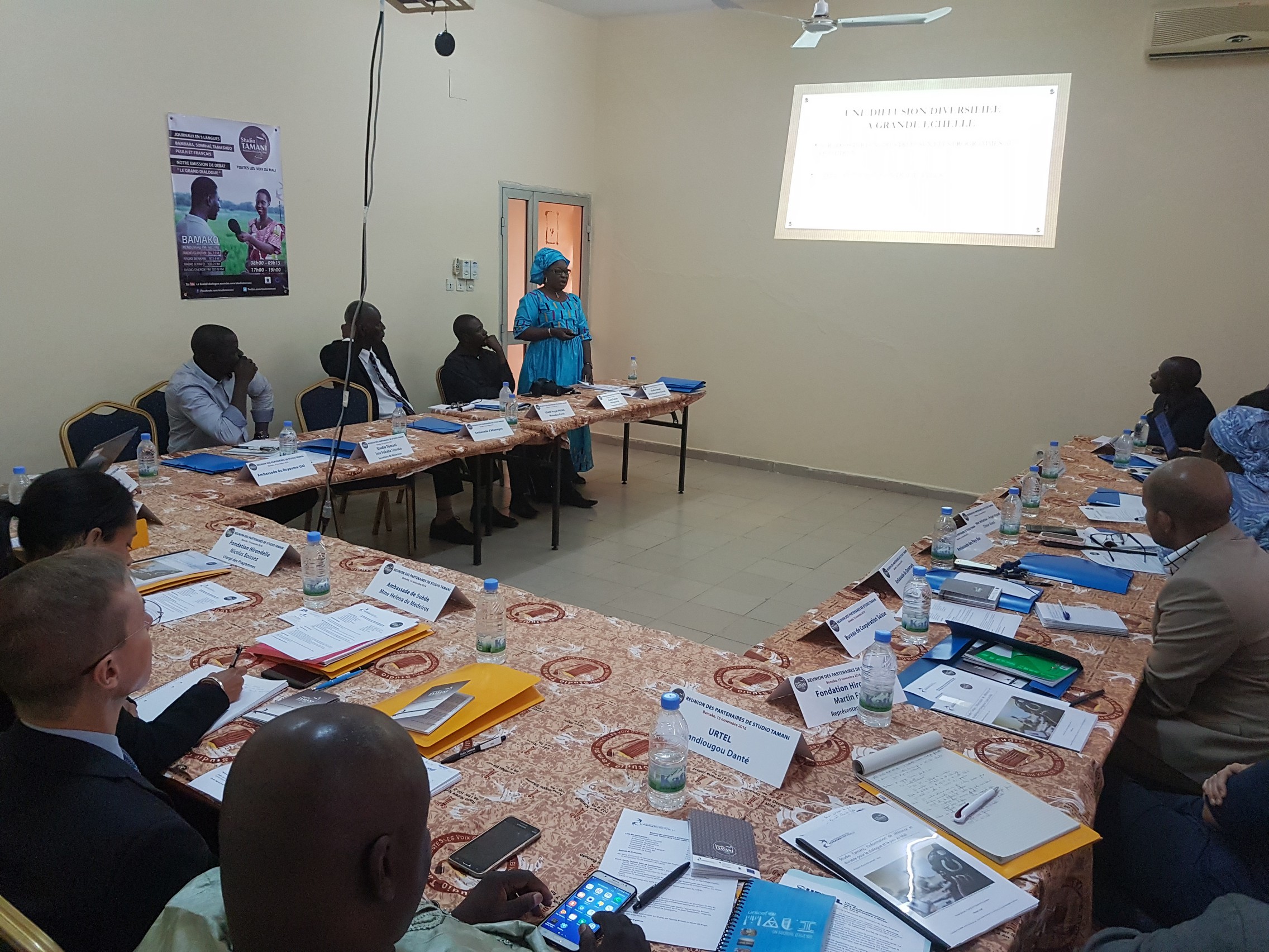 Réunion des donateurs et partenaires de Studio Tamani à Bamako, le 15 novembre 2016 © Fondation Hirondelle / Nicolas Boissez