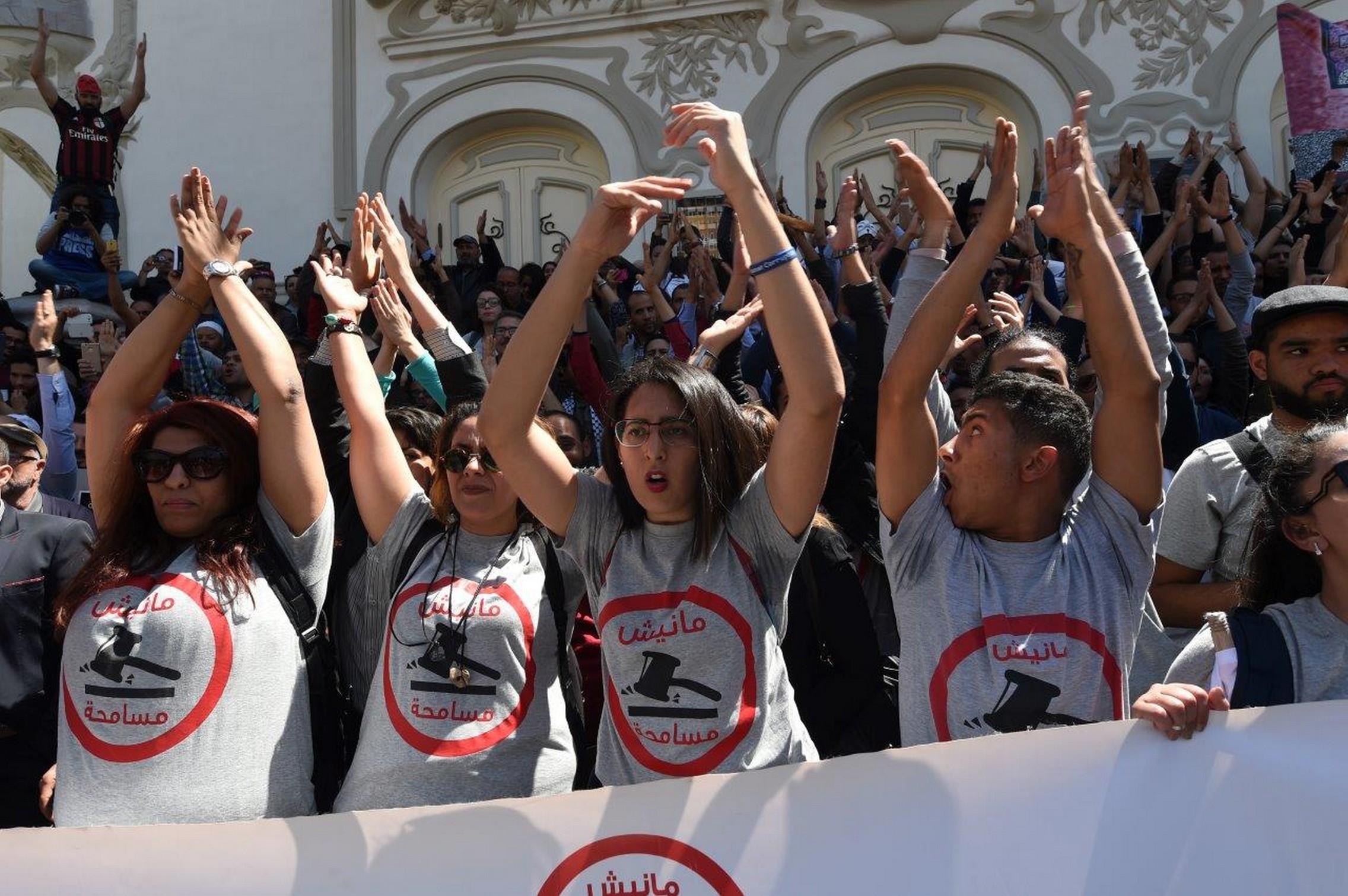 Manifestation d’un collectif de jeunes contre la corruption en Tunisie. © Fethi Belaïd / AFP